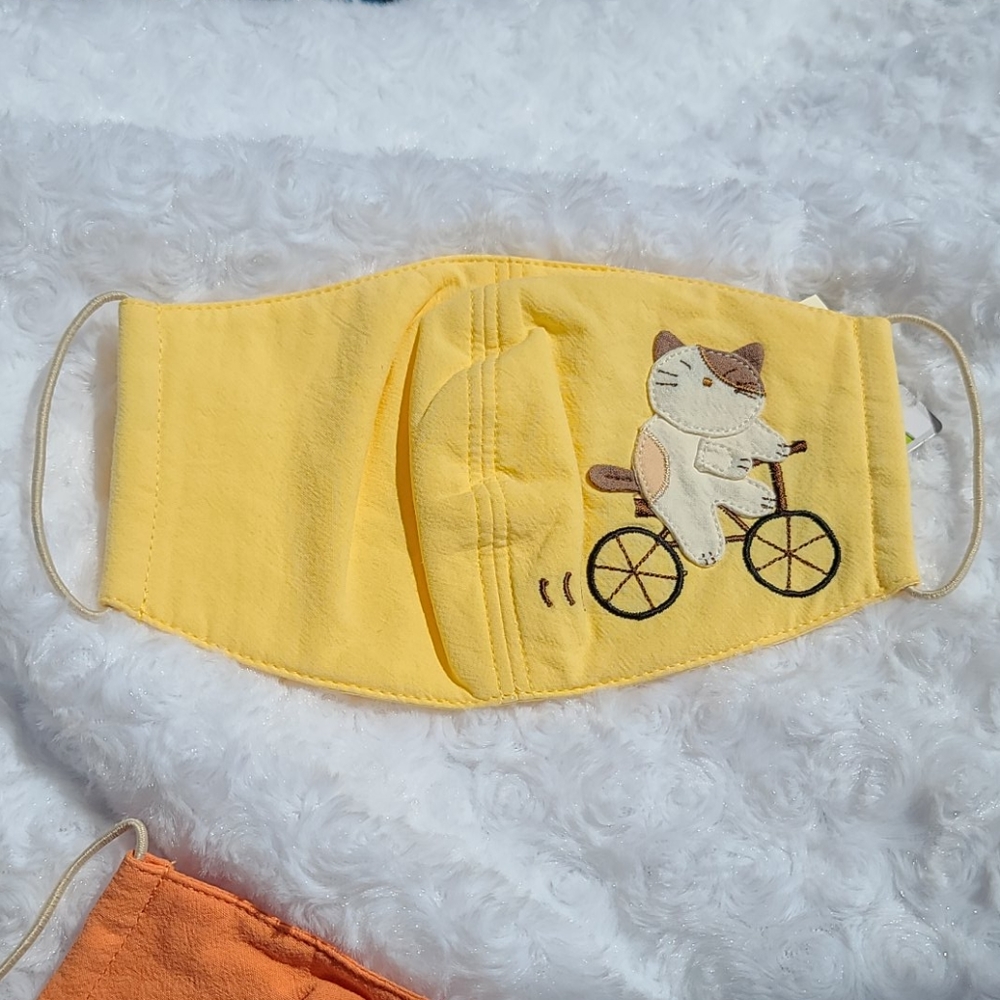 1 adult Yellow Cat Embroidered Hikosen Cara Mask